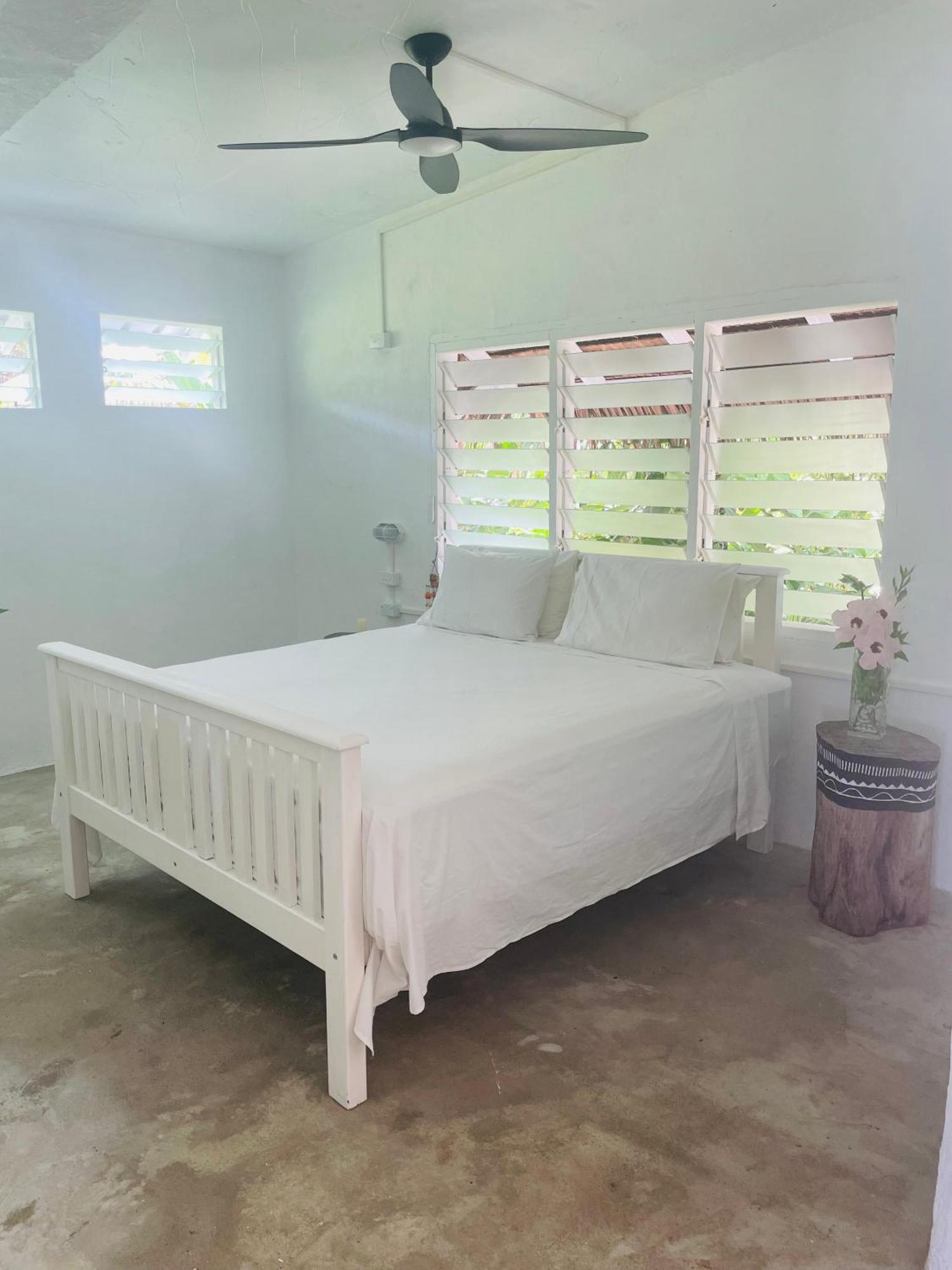 Bed and Breakfast Banana Bay Beach Club à Eton Extérieur photo