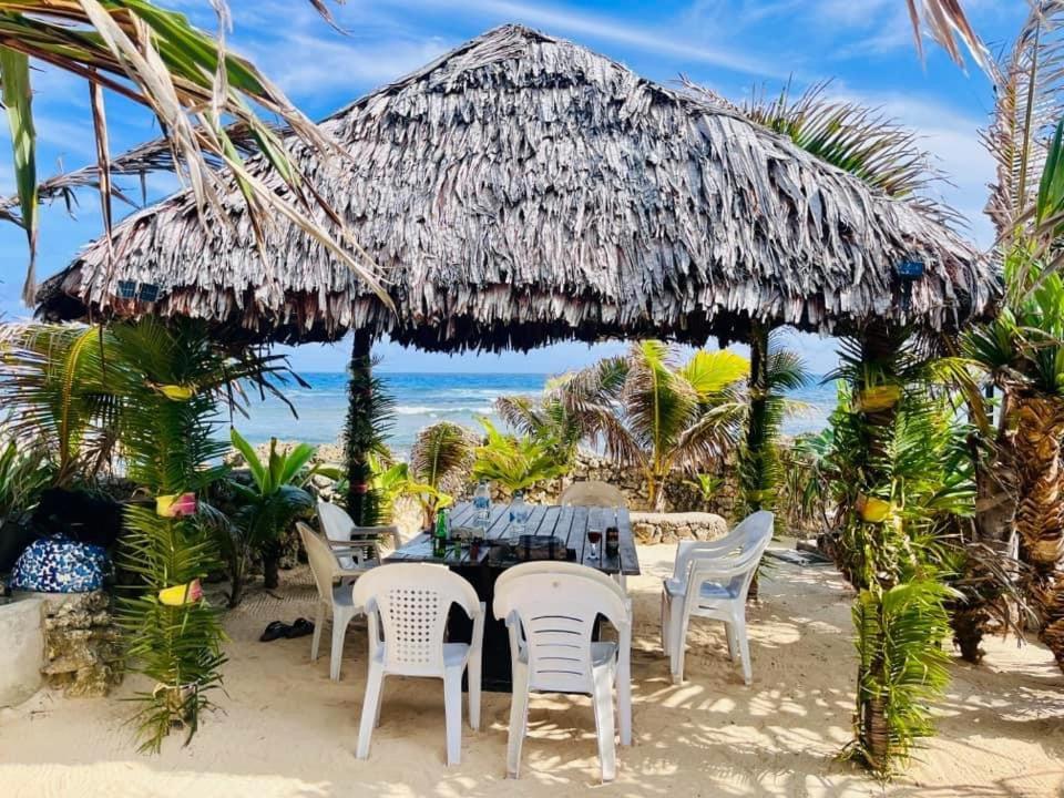 Bed and Breakfast Banana Bay Beach Club à Eton Extérieur photo