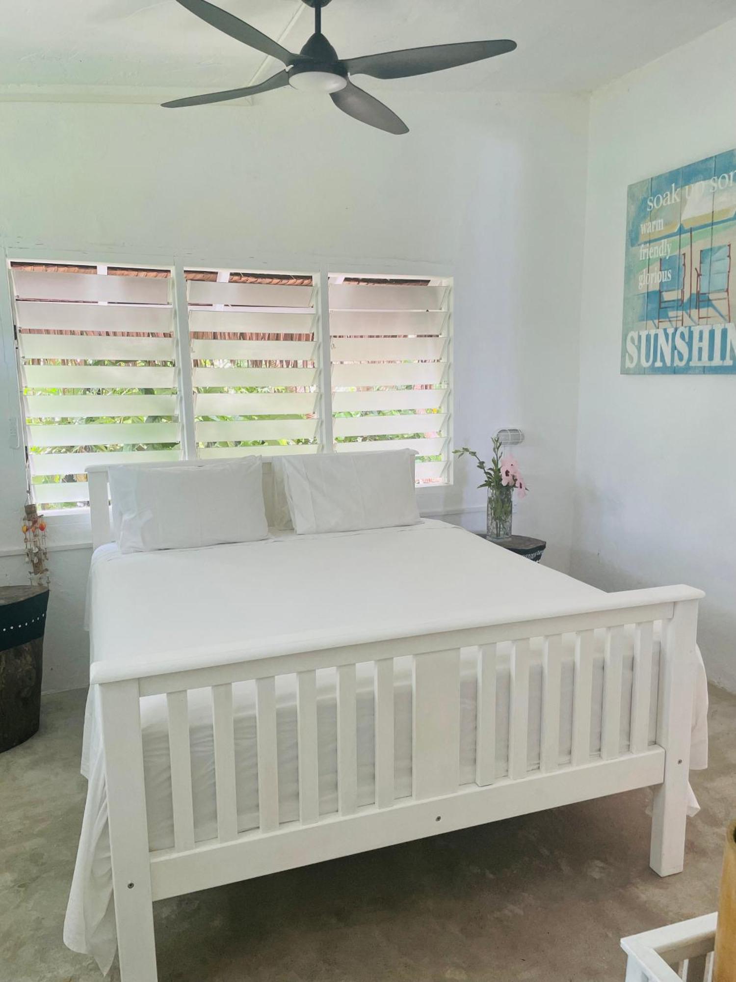 Bed and Breakfast Banana Bay Beach Club à Eton Extérieur photo