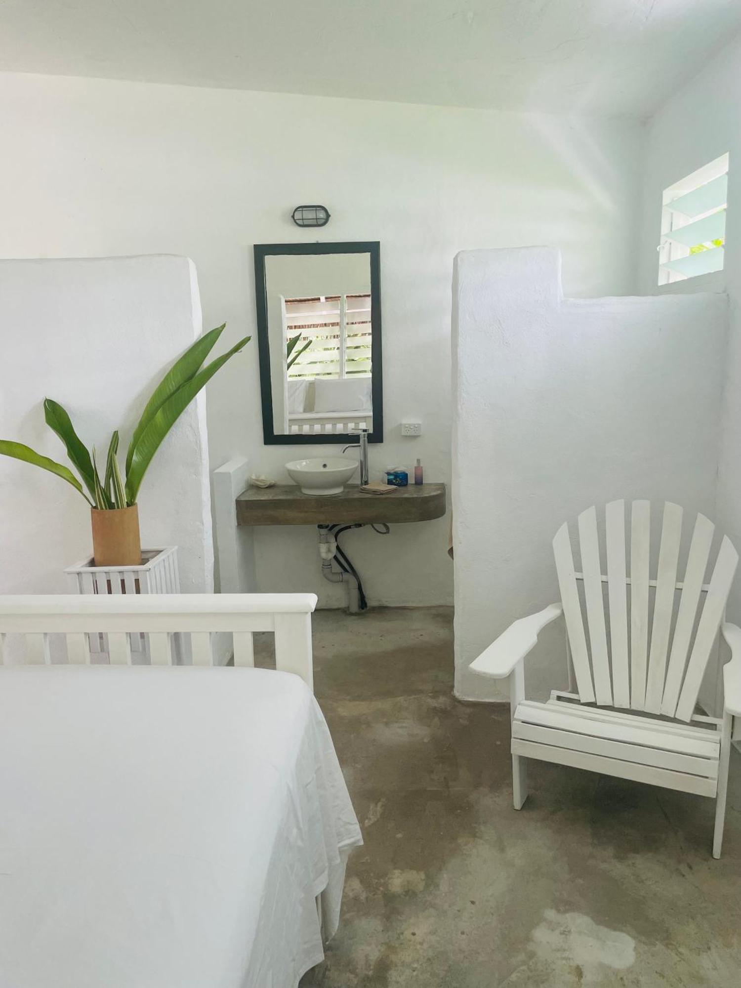 Bed and Breakfast Banana Bay Beach Club à Eton Extérieur photo